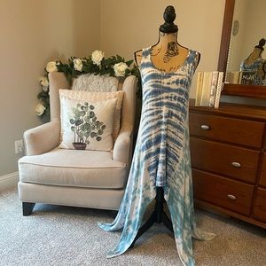 J & Q Collection ladies summer casual
beach cover-up. High low scarf like hem